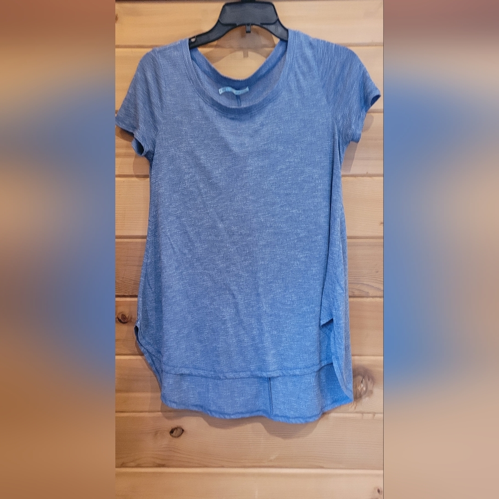 Blue lightweight tunic top size small